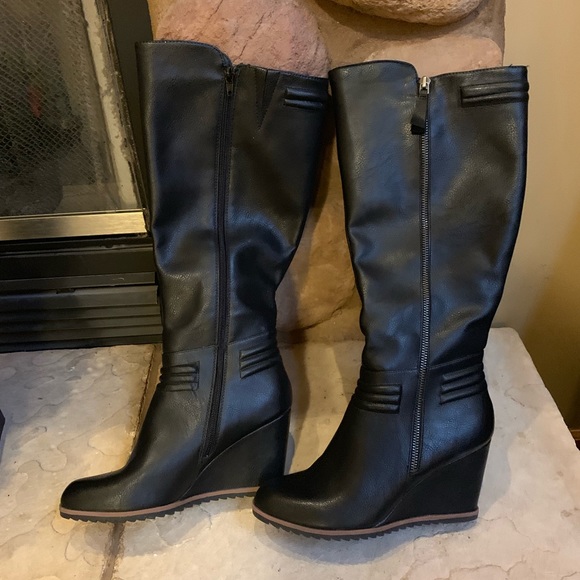 Crown Vintage Shoes - Ladies tall black wedge boots.  Size 8. EUC!